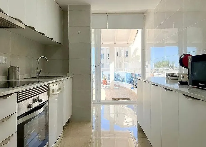 Beachfront Luxury Albir アルビール