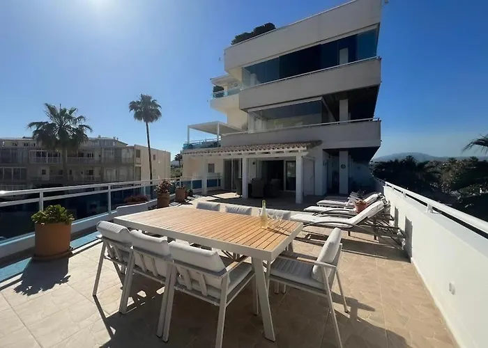 Beachfront Luxury Albir アルビール